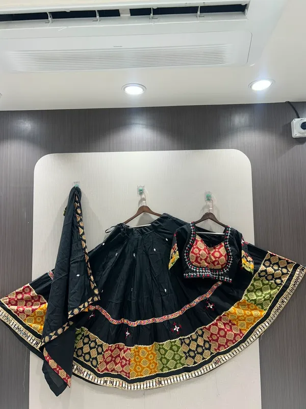 ANOKHI_COLLECTION-lehenge_choliblack