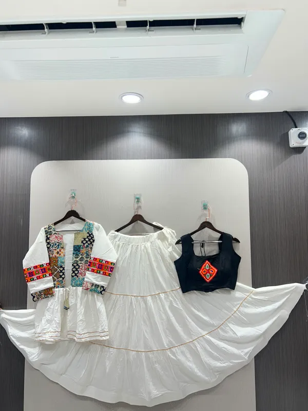 ANOKHI_COLLECTION-lehenge_choliwhite
