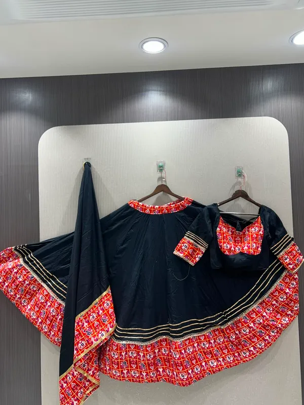 ANOKHI_COLLECTION-lehenge_choliblack_pink