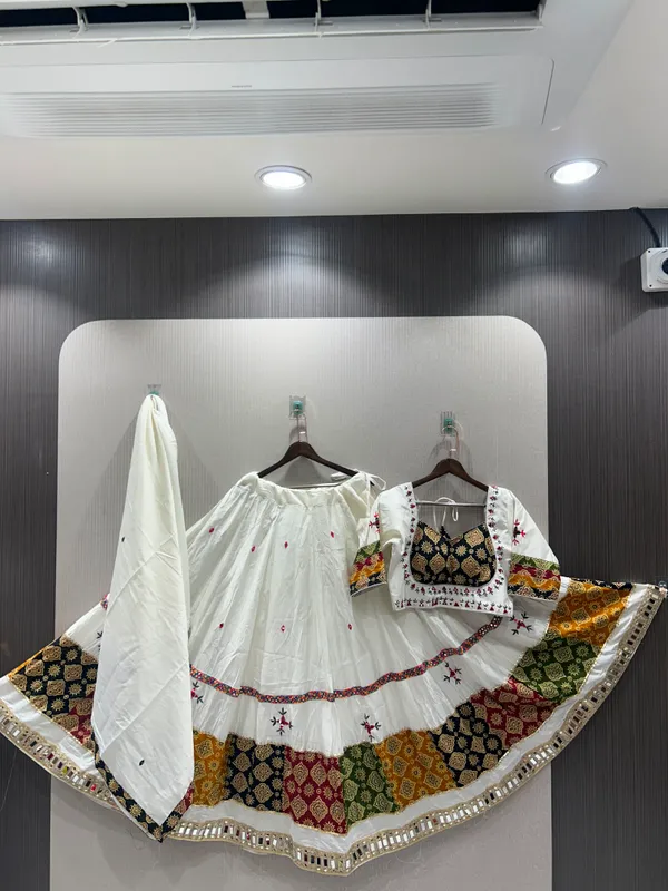 ANOKHI_COLLECTION-lehenge_choliwhite