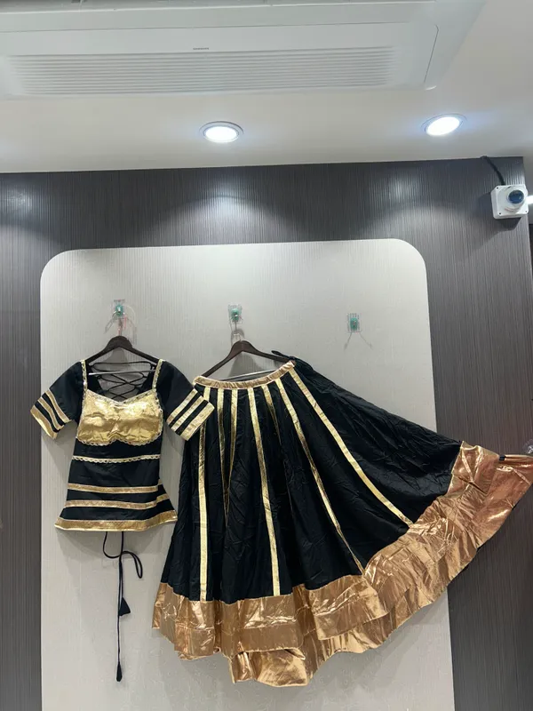 ANOKHI_COLLECTION-lehenge_choliBlack_and_Gold