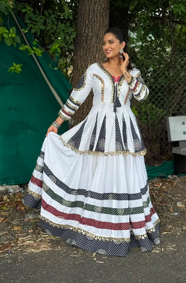 ANOKHI_COLLECTION-lehenge_choliwhite