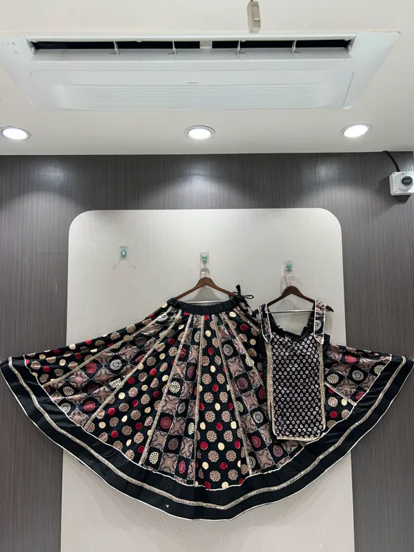 ANOKHI_COLLECTION-lehenge_choliblack