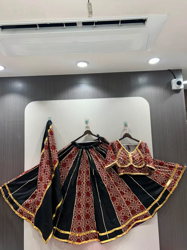 ANOKHI_COLLECTION-lehenge_choliblack