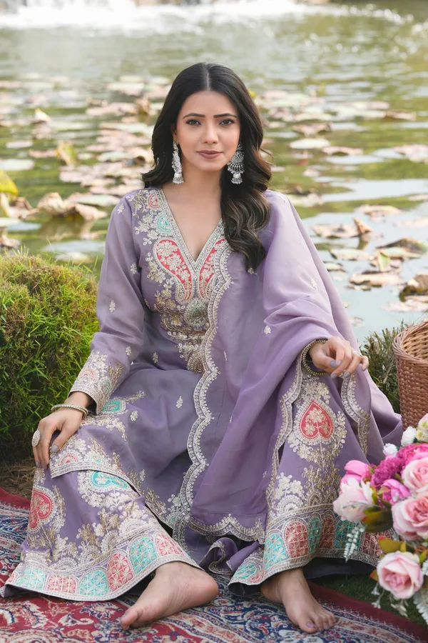 Elegant_Lavender_Organza_Embroidered_Kurta_Palazzo_Set