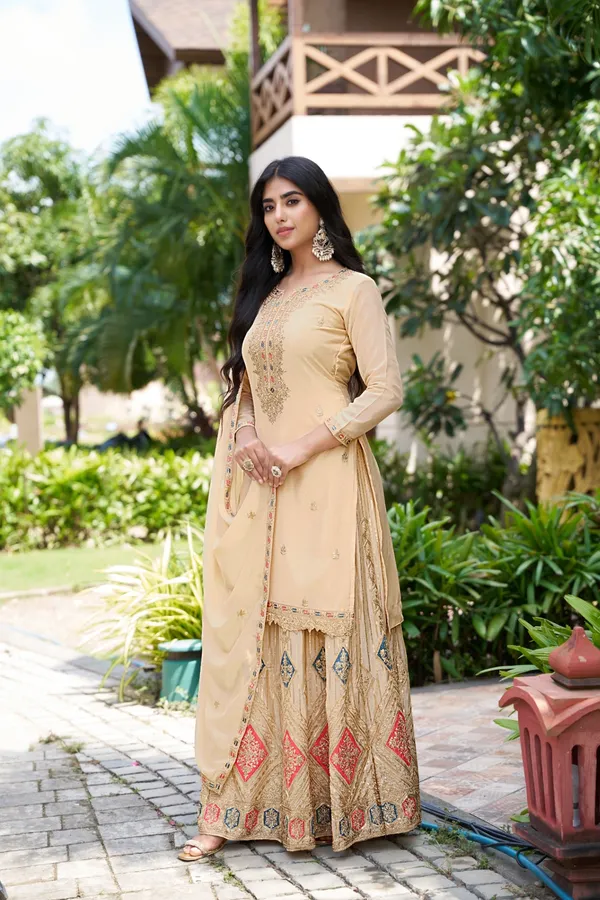 Cream_Embroidered_Chinon_Kurta_Lehenga_Set_With_Dupatta
