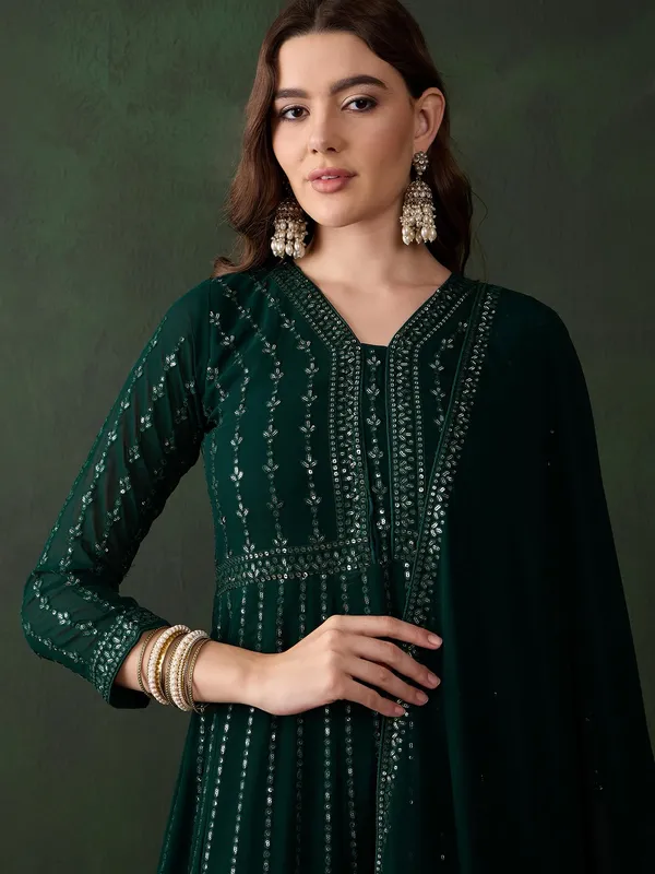 Elegant_Embroidered_Anarkali_Gown_With_V_Neck_And_Lace_Dupatta