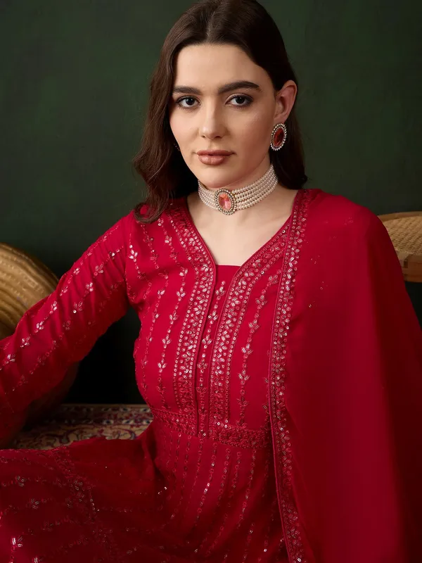 Elegant_Embroidered_Anarkali_Gown_With_V_Neck_And_Lace_Dupatta