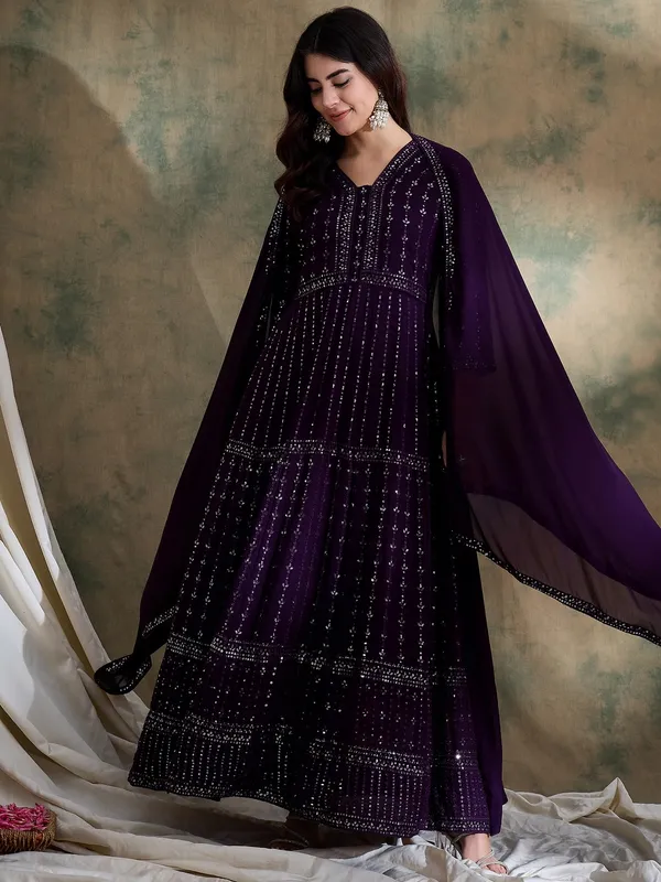 Elegant_Embroidered_Anarkali_Gown_With_V_Neck_And_Lace_Dupatta