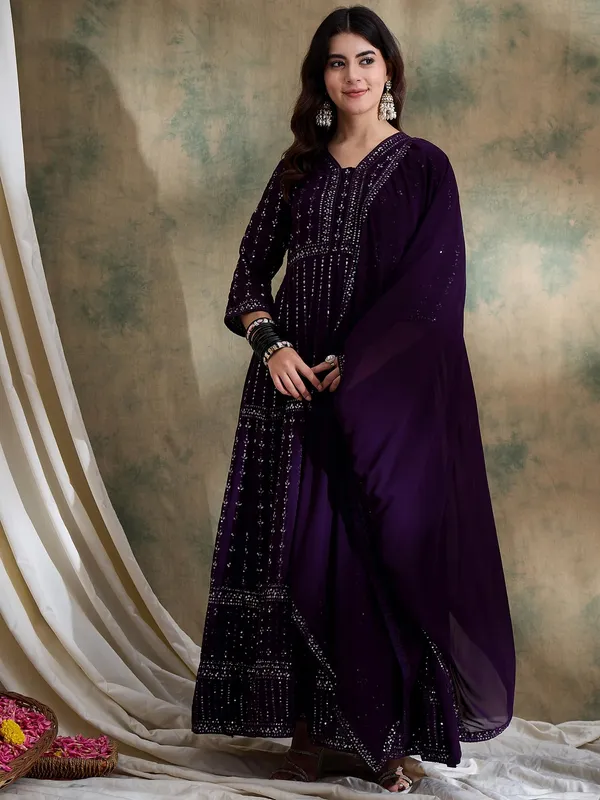Elegant_Embroidered_Anarkali_Gown_With_V_Neck_And_Lace_Dupatta