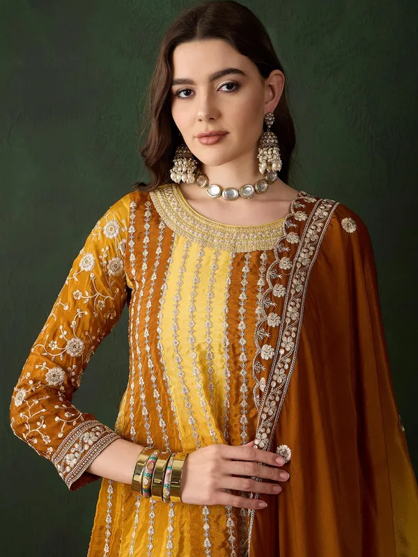 Elegant_Embroidered_Flared_Top_Kurta_Palazzo_Set_With_Round_Neck_And_Regular_Sleeves