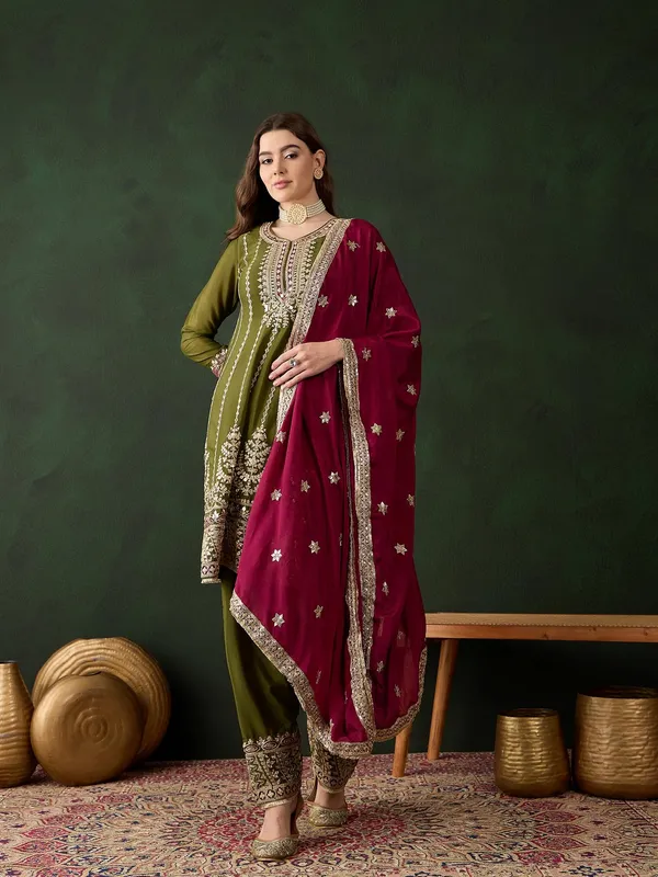 Mehendi_Embroidered_Chinon_Anarkali_Kurta_Pant_Set_With_Dupatta