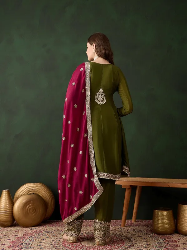 Mehendi_Embroidered_Chinon_Anarkali_Kurta_Pant_Set_With_Dupatta