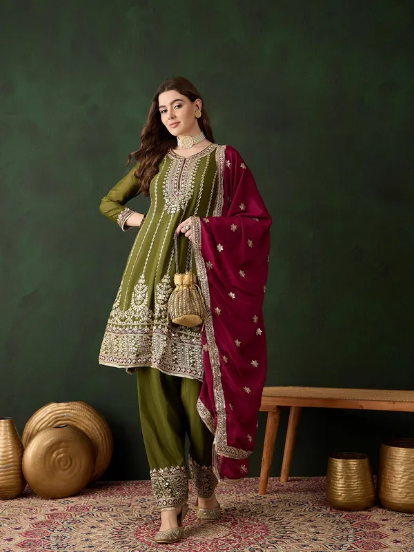 Mehendi_Embroidered_Chinon_Anarkali_Kurta_Pant_Set_With_Dupatta