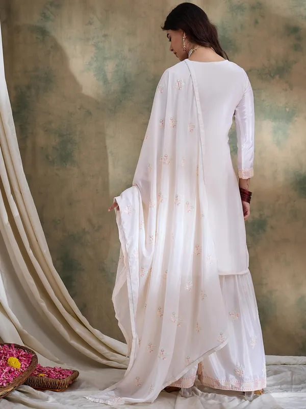 Elegant_White_Chinon_Embroidered_Kurta_Palazzo_Set