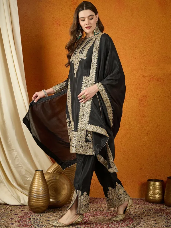 Chinon_Embroidered_Kurta_Palazzo_Set_With_Dupatta
