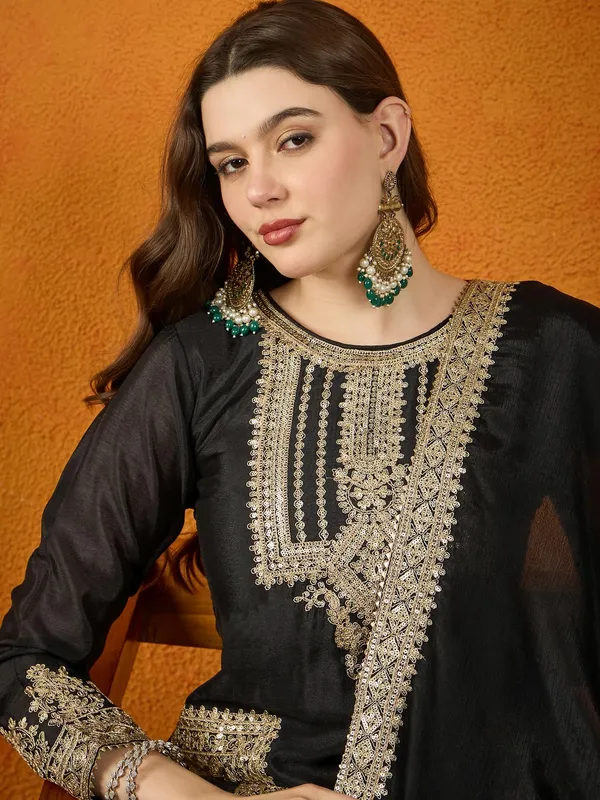 Chinon_Embroidered_Kurta_Palazzo_Set_With_Dupatta