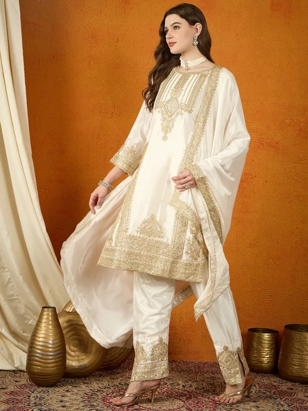 Chinon_Embroidered_Kurta_Palazzo_Set_With_Dupatta