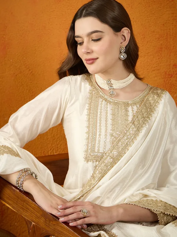 Chinon_Embroidered_Kurta_Palazzo_Set_With_Dupatta