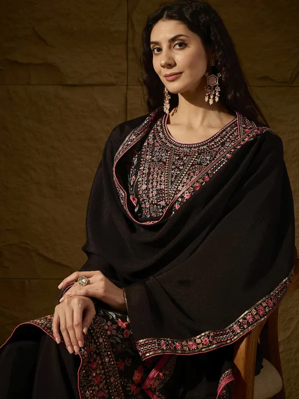 Black_Chinon_Kurta_Palazzo_Set_With_Lace_Dupatta