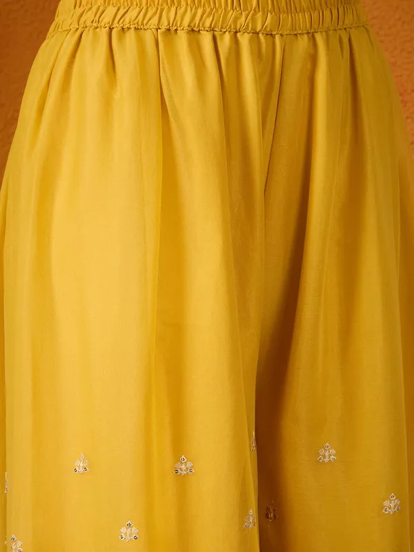 Luminous_Embroidered_Georgette_Straight_Kurta_Palazzo_Set_With_Dupatta