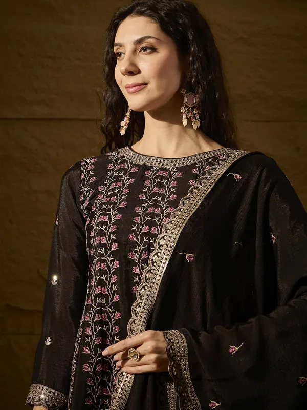 Black_Embroidered_A-Line_Kurti_Palazzo_|_Round_Neck_|_Above_Knee