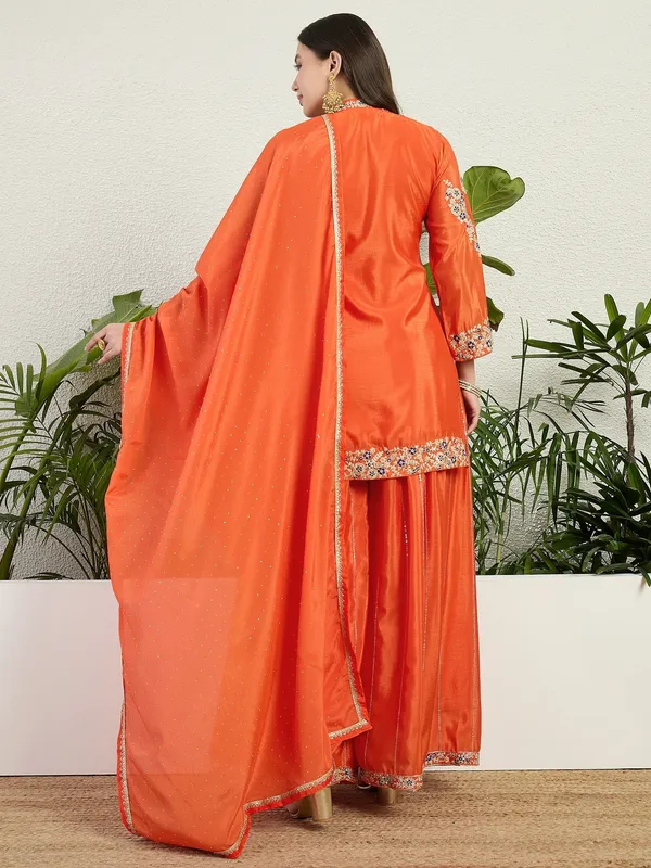 Embroidered_Kurta_Palazzo_|_Collar_Neck_|_Above_Knee