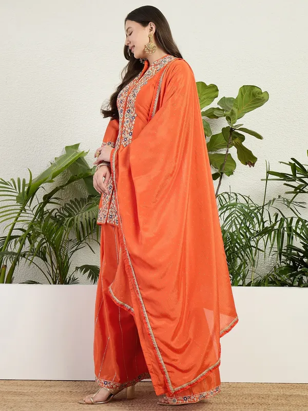 Embroidered_Kurta_Palazzo_|_Collar_Neck_|_Above_Knee