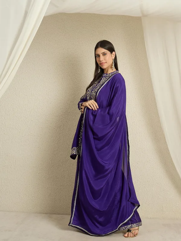 Embroidered_Kurta_Palazzo_|_Collar_Neck_|_Above_Knee