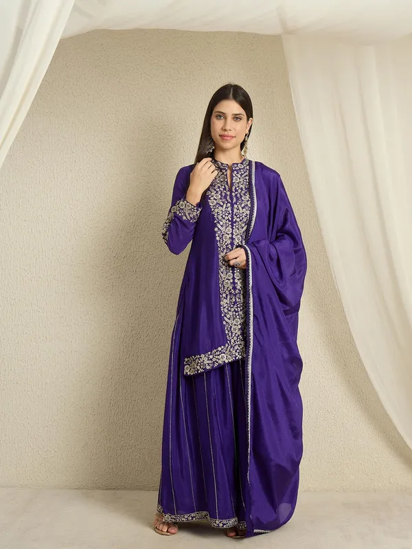 Embroidered_Kurta_Palazzo_|_Collar_Neck_|_Above_Knee