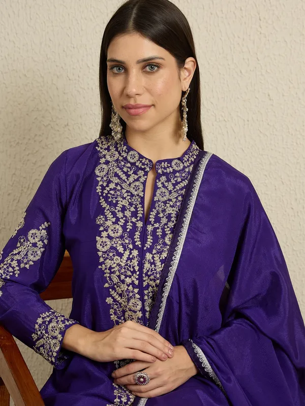 Embroidered_Kurta_Palazzo_|_Collar_Neck_|_Above_Knee
