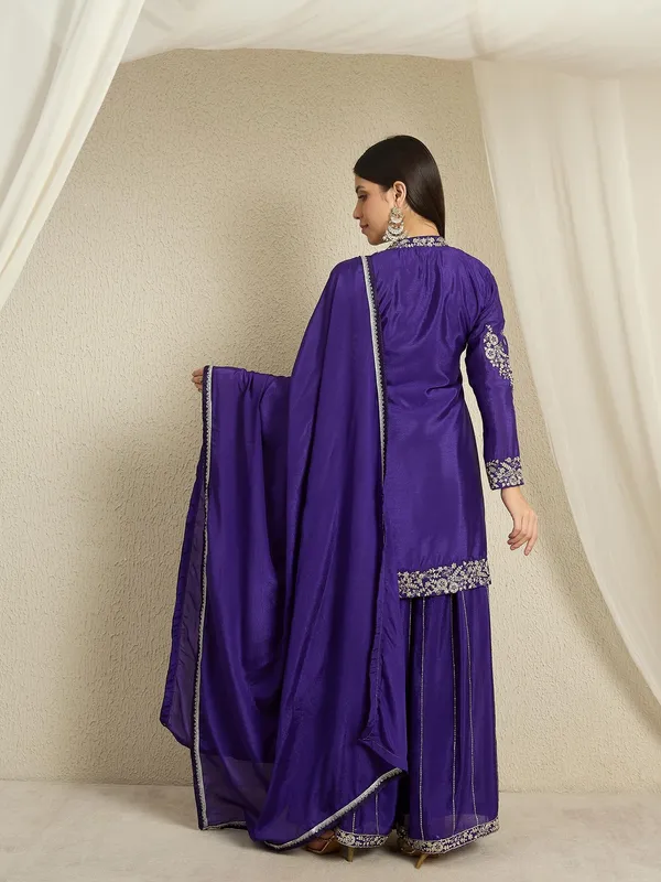 Embroidered_Kurta_Palazzo_|_Collar_Neck_|_Above_Knee
