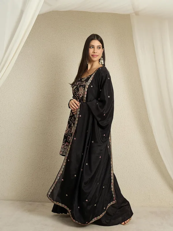 Black_Chinon_Embroidered_Kurta_Palazzo_Set_With_Dupatta