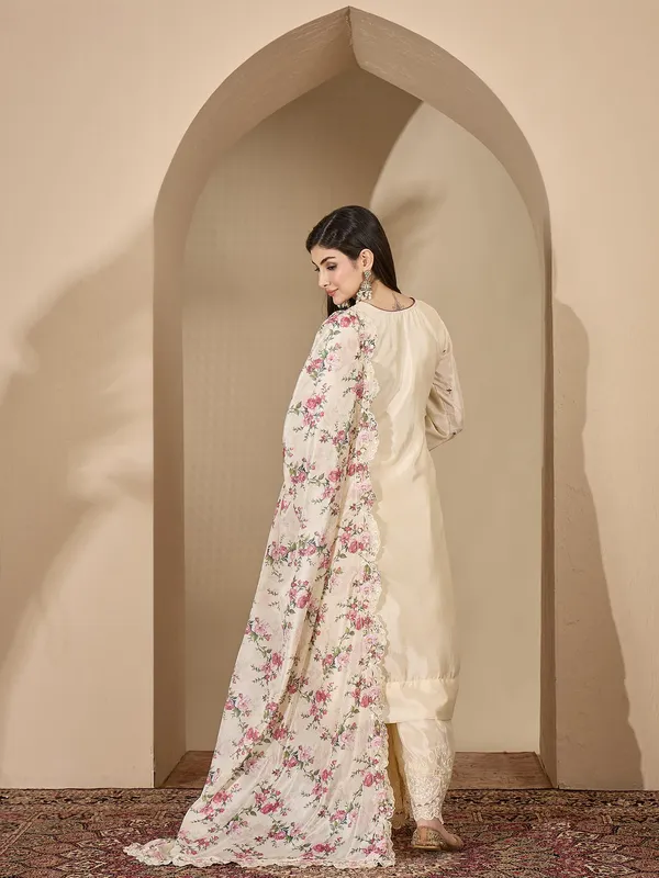 Dreamy_Floral_Embroidered_Chinon_Kurta_Palazzo_Set_With_Dupatta
