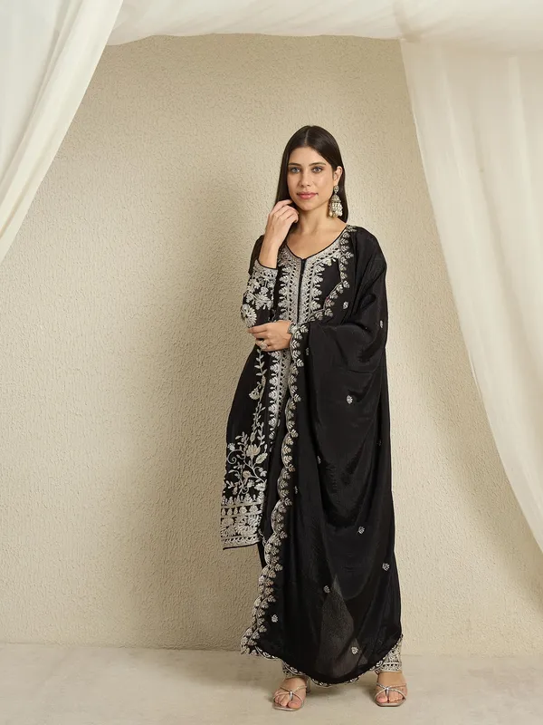 Captivating_Black_Embroidered_Chinon_Kurta_Palazzo_Set