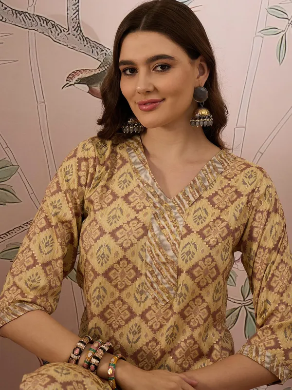 Printed_Straight_Kurta_With_Bottom_V-Neck_Thread_Detailing,_3/4_Sleeve_Stitched_Cotton_Set