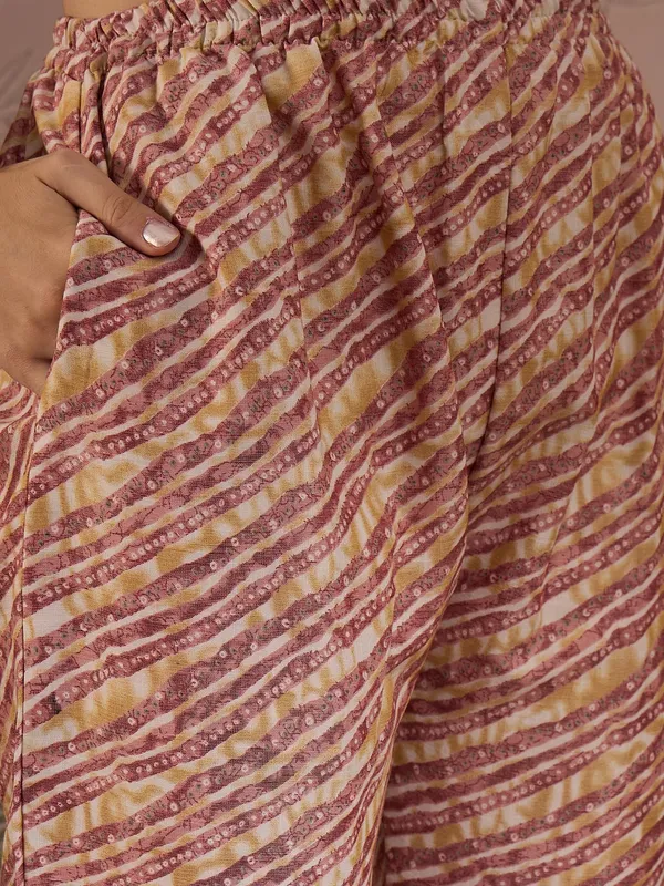 Printed_Straight_Kurta_With_Bottom_V-Neck_Thread_Detailing,_3/4_Sleeve_Stitched_Cotton_Set