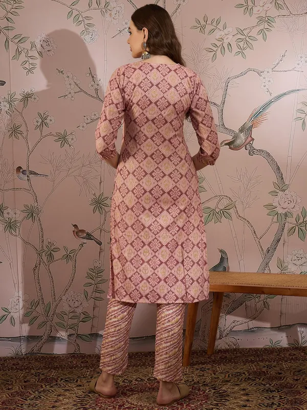 Printed_Straight_Kurta_With_Bottom_V-Neck_Thread_Detailing,_3/4_Sleeve_Stitched_Cotton_Set
