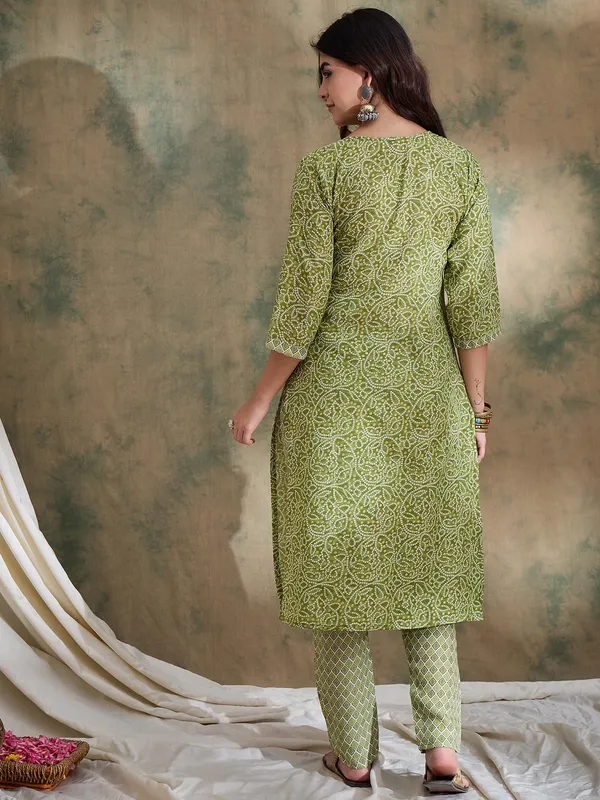 Printed_Straight_Kurta_With_Bottom_Notch_Neck,_3/4_Sleeve_Stitched_Cotton_Set