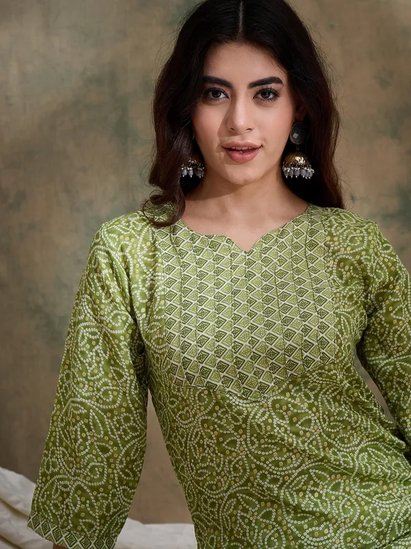 Printed_Straight_Kurta_With_Bottom_Notch_Neck,_3/4_Sleeve_Stitched_Cotton_Set