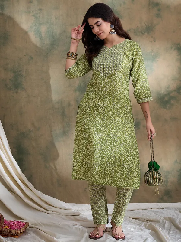 Printed_Straight_Kurta_With_Bottom_Notch_Neck,_3/4_Sleeve_Stitched_Cotton_Set