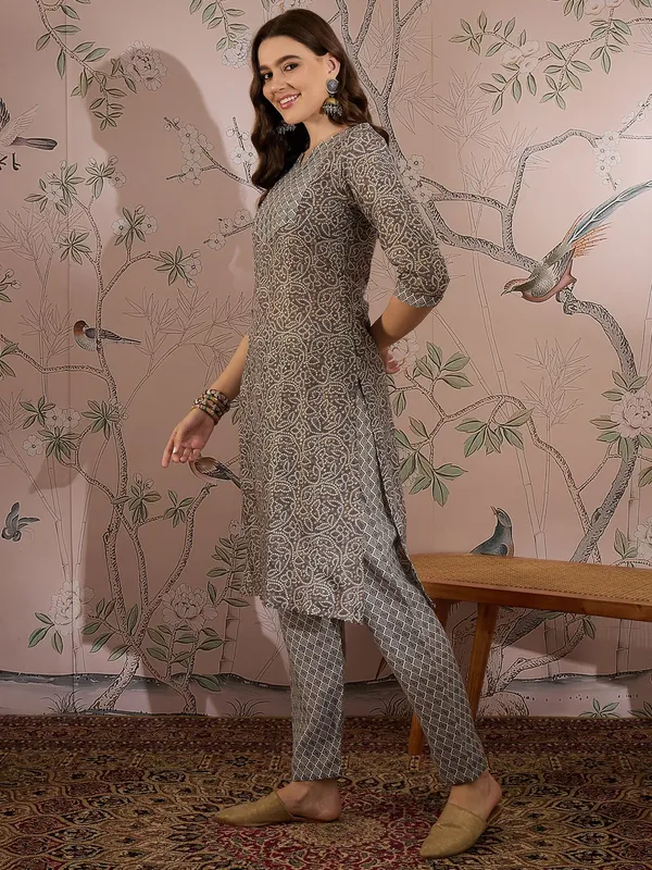 Printed_Straight_Kurta_With_Bottom_Notch_Neck,_3/4_Sleeve_Stitched_Cotton_Set