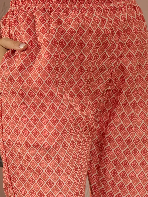 Printed_Straight_Kurta_With_Bottom_Notch_Neck,_3/4_Sleeve_Stitched_Cotton_Set