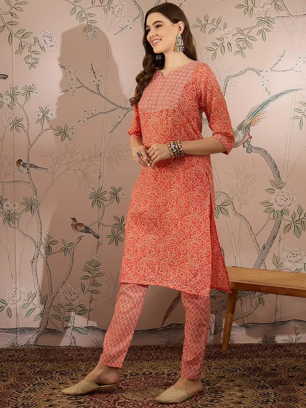 Printed_Straight_Kurta_With_Bottom_Notch_Neck,_3/4_Sleeve_Stitched_Cotton_Set
