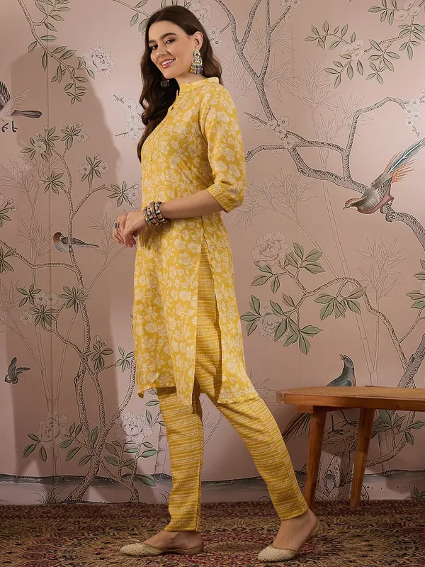 Printed_Straight_Kurta_With_Bottom_Notch_Neck,_3/4_Sleeve_Stitched_Cotton_Set
