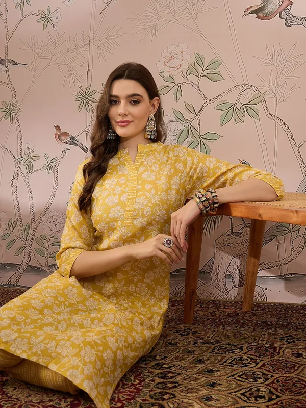 Printed_Straight_Kurta_With_Bottom_Notch_Neck,_3/4_Sleeve_Stitched_Cotton_Set