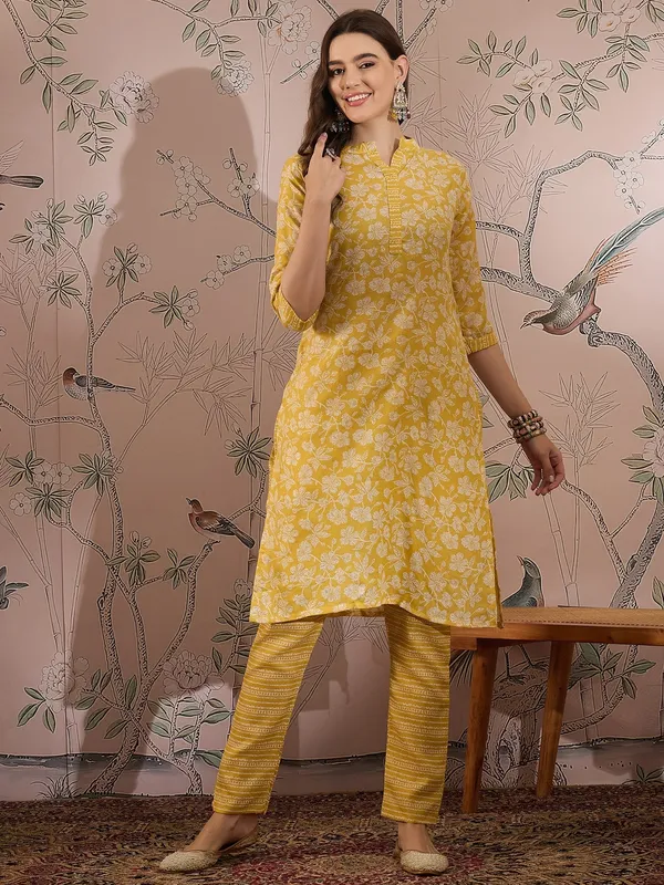 Printed_Straight_Kurta_With_Bottom_Notch_Neck,_3/4_Sleeve_Stitched_Cotton_Set