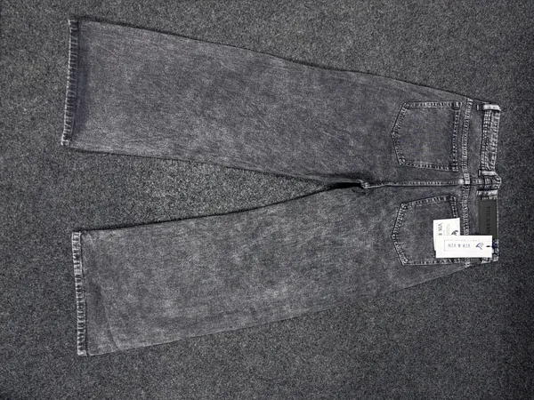 Grey_Denim_Straight_Fit_Jeans_For_Men