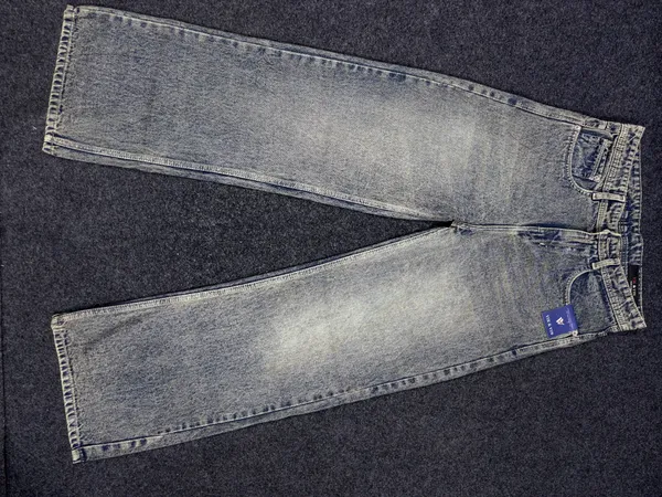 Grey_Denim_Straight_Fit_Jeans_For_Men