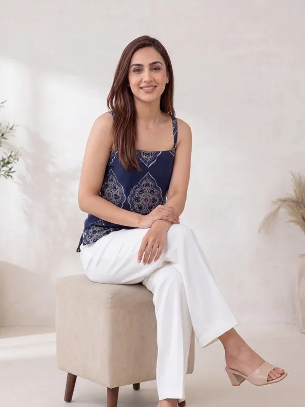 Navy_Printed_Sleeveless_Top_for_Women
